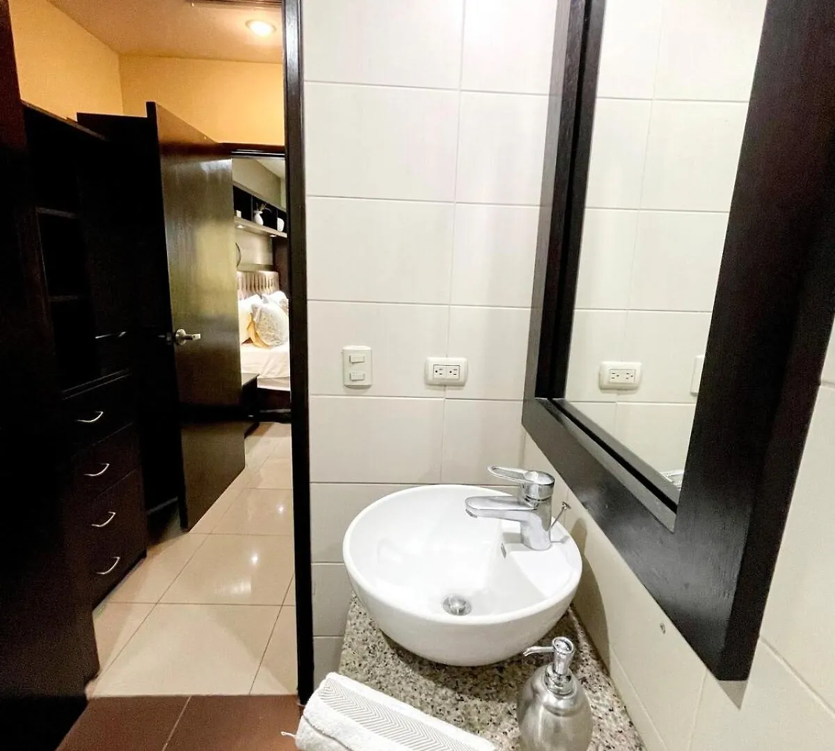 Ecuabook Omnihospital Torre Sol 702 Apartment Guayaquil